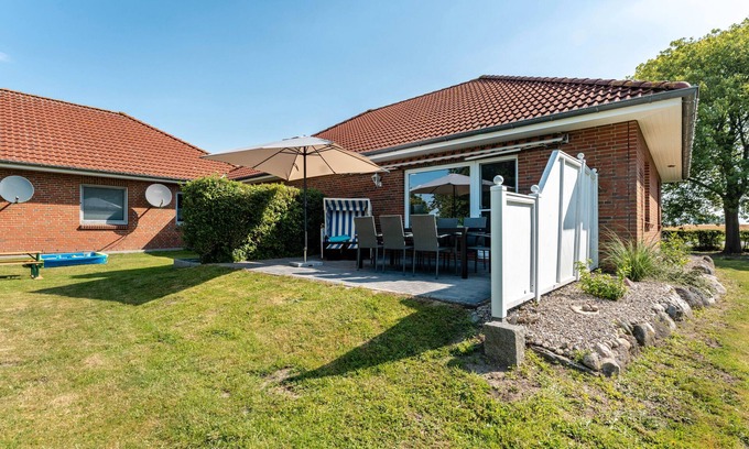 Waabs House | Holiday Home 'Sonja' with Private Terrace, Private Garden and Wi-Fi