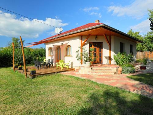 Balatonszemes House | Holiday Home Sundance by Interhome