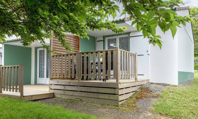 Mache House | Holiday Home 'T2 Confort' with Shared Pool, Private Terrace and Shared Garden