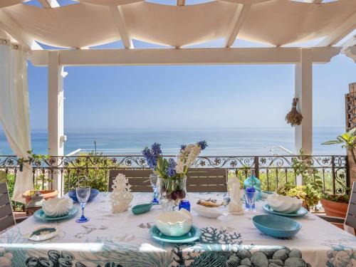 Porto Palo House | Holiday Home Terrazza del Sud by Interhome