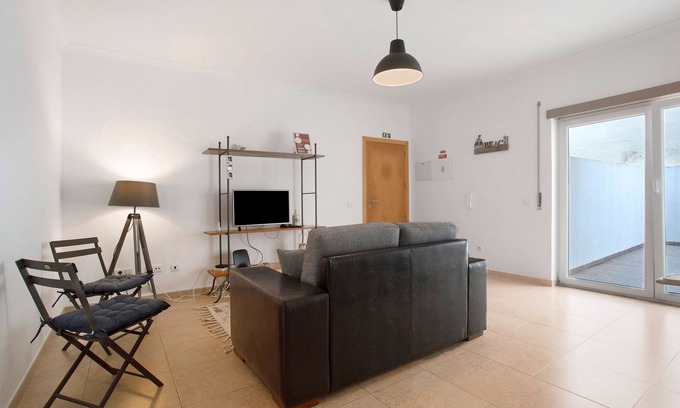 Ferrel House | Holiday Home 'Tina House' with Private Terrace, Wi-Fi and Air Conditioning