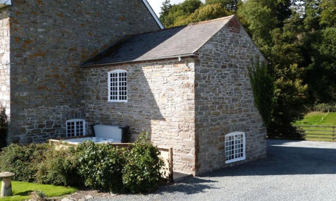 Kingswood House | Holiday Home Trell by Interhome