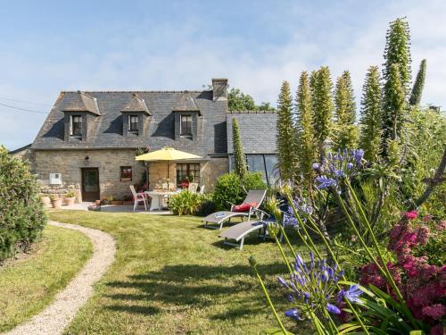 Cleder House | Holiday Home Ty Glaz by Interhome