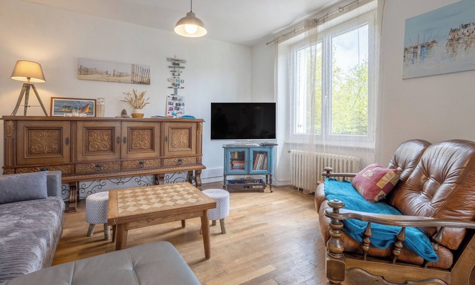 Plouhinec House | Holiday Home 'Ty Mel À 3 Km Des Plages' with Private Terrace, Private Garden and Wi-Fi
