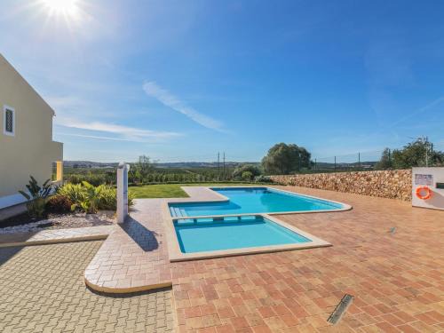Monte Raposo House | Holiday Home Vila Caravela by Interhome