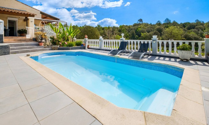 Le Tignet Villa | Holiday Home 'Villa 6 Pers Avec Piscine' with Private Pool, Wi-Fi and Air Conditioning