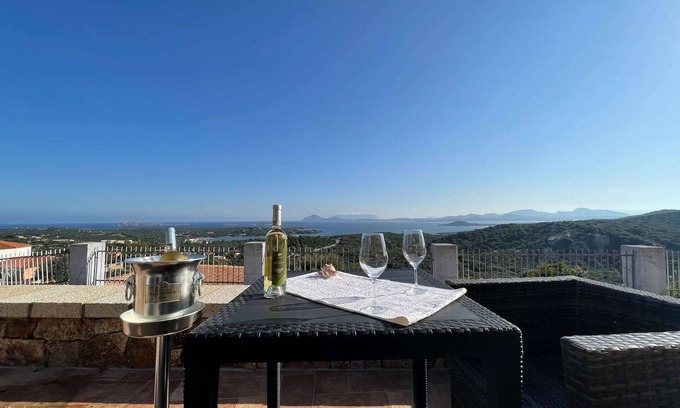 Abbiadori House | Holiday Home 'Villa Lu Passiu In Costa Smeralda' with Sea View, Wi-Fi and Air Conditioning