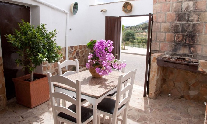 Zagrilla House | Holiday Home "Vivienda Fuente Zagrilla II" with Terrace, Grill & A/C
