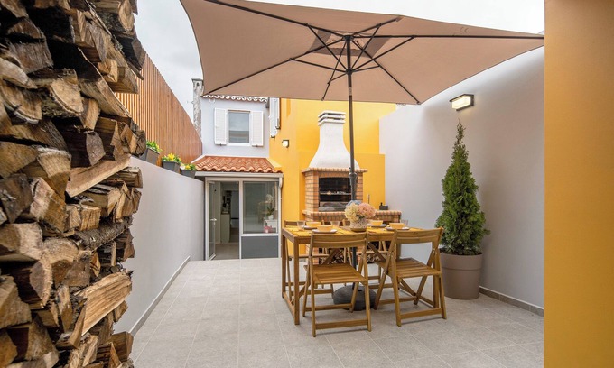 Ponta Delgada House | Holiday Home 'Vlp Amorim' with Private Terrace and Wi-Fi