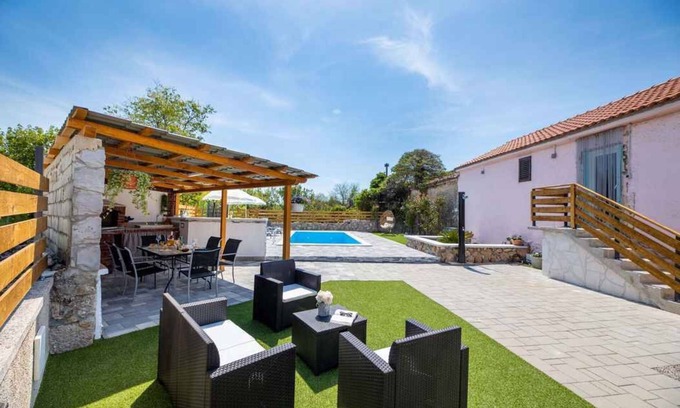 Gabonjin House | Holiday home with barbecue and air conditioning