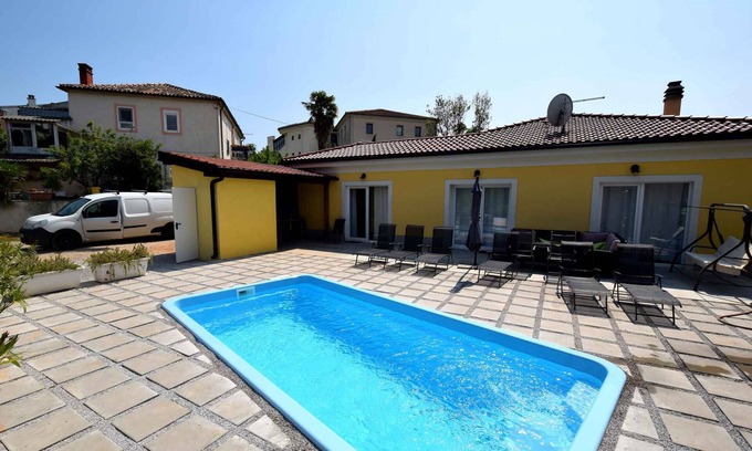 Bogovici House | Holiday home with courtyard, air-conditioned