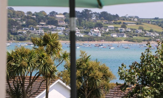 Treator House | Holiday home with Estuary Views, parking & balcony