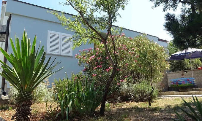 Ribarica House | Holiday home with garden