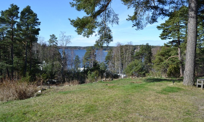 Varmdo Cottage | Holiday home with lake view, central location Värmdö. Rowing boat