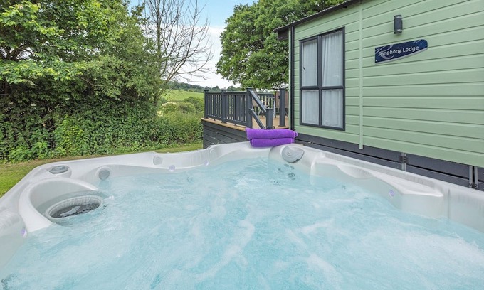 Axminster House | Holiday Home with one double and one twin bedroom.