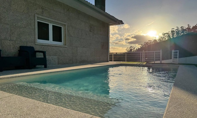Portela House | Holiday home with pool and stunning views 15min. from the center of Braga
