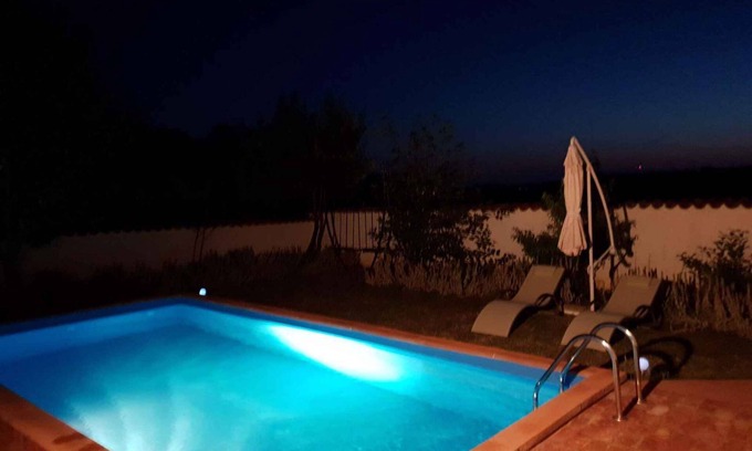 Muntic House | Holiday home with pool and fitness