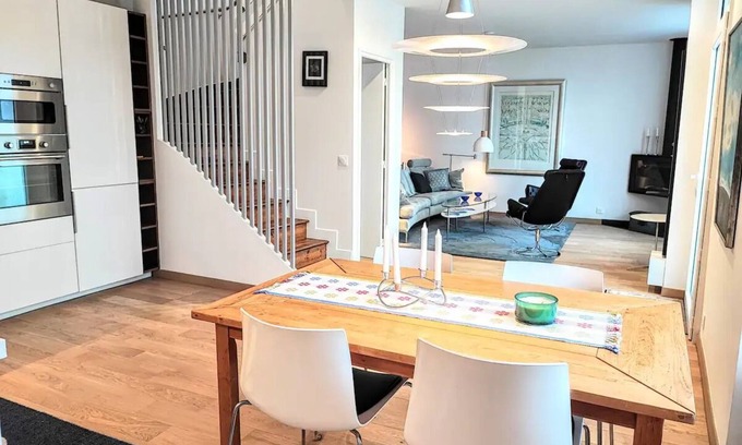 Treffiagat House | Holiday home with sauna 40m from the beach