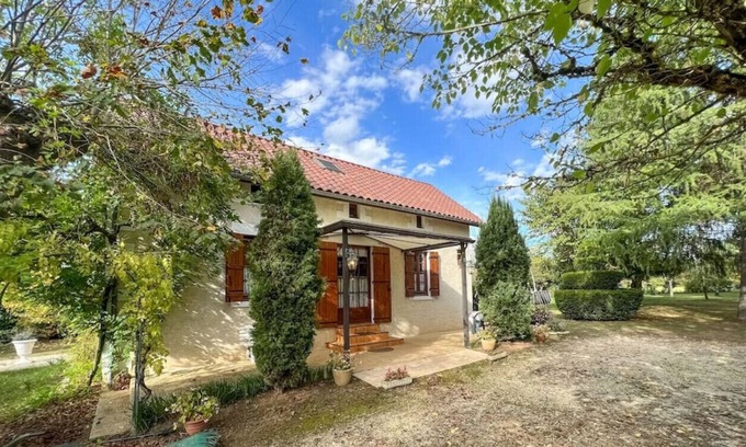 Tremolat House | Holiday home with swimming pool and garden in a typical village