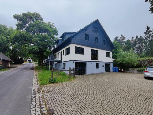 Friedrichshoehe Apartment | Holiday Home with Terrace, cleaning included