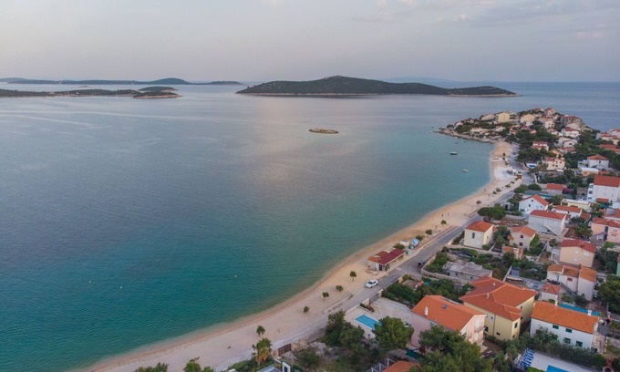 Sevid House | Holiday Home ZOLA*heated private pool*amazing beaches