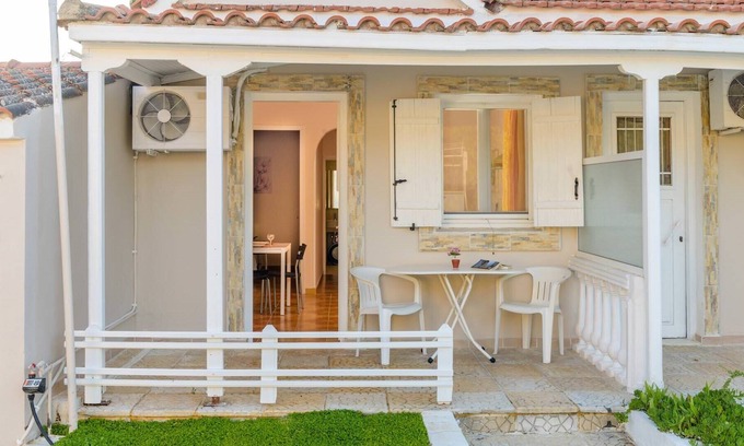 Spartia House | Holiday Home "Zoumpouli 5" with Sea View, Garden & Wi-Fi