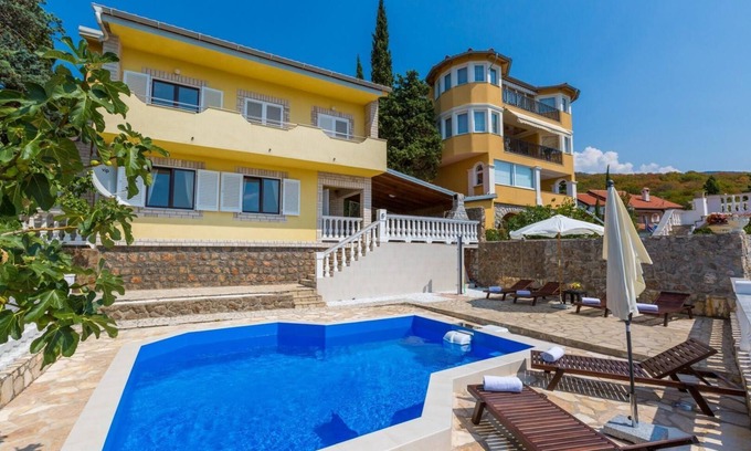 Novi Vinodolski House | Holiday house Smokvica Krmpotska for 2 - 12 persons with 6 bedrooms - Holiday home