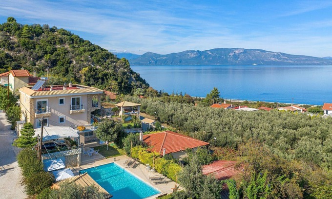 Molos-Agios Konstantinos House | Holiday house Arkitsa for 1 - 14 persons with 7 bedrooms - Holiday house