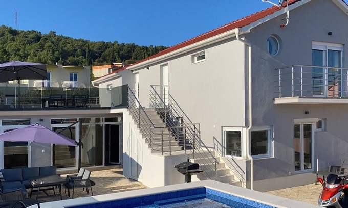 Bilice House | Holiday house Bilice for 1 - 18 persons with 5 bedrooms - Holiday home