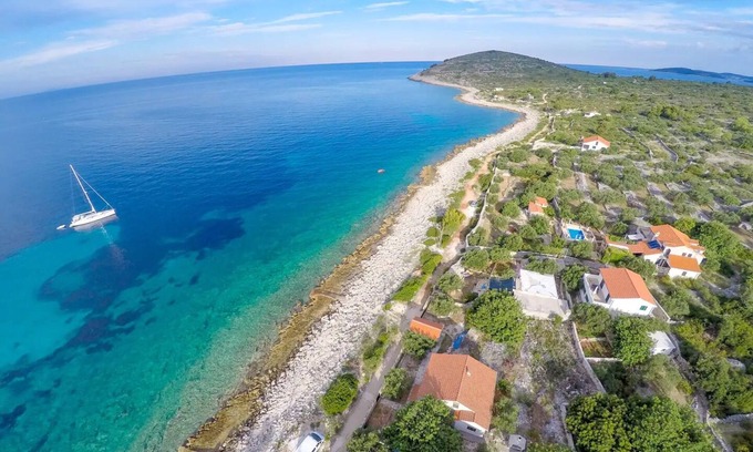 Drvenik Mali House | Holiday house Bože - 10m from the sea: - Drvenik Mali (Island Drvenik Mali), Riviera Trogir,