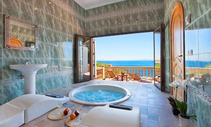 Cala Vinas House | Holiday house Cala Vinyes for 1 - 10 persons with 5 bedrooms - Holiday home