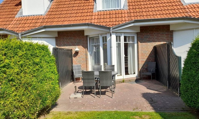 Dornumergrode House | Holiday house Dornumergrode for 2 - 5 persons with 3 bedrooms - Row house