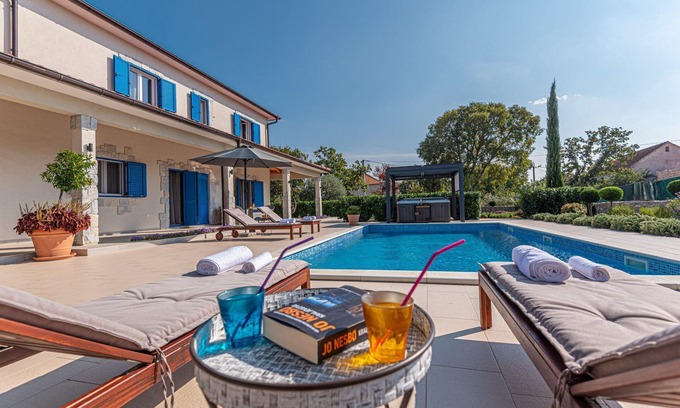 Drnis House | Holiday house Drnis for 1 - 9 persons with 5 bedrooms - Holiday house