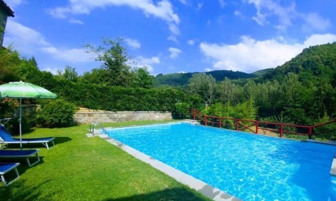 Camporgiano House | Holiday house for nature lovers with private pool