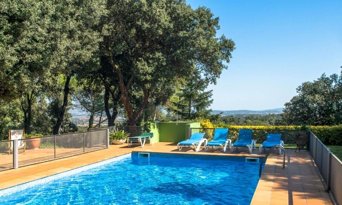 Foixa House | Holiday house Foixa for 1 - 14 persons with 4 bedrooms - Holiday house