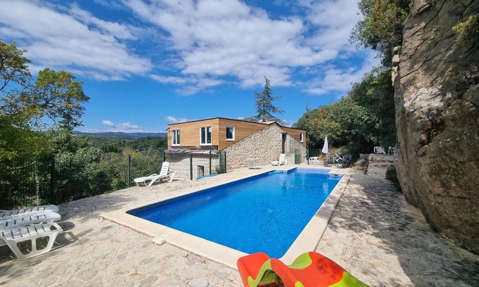 Beaufort House | Holiday house for 10 guests with a private pool