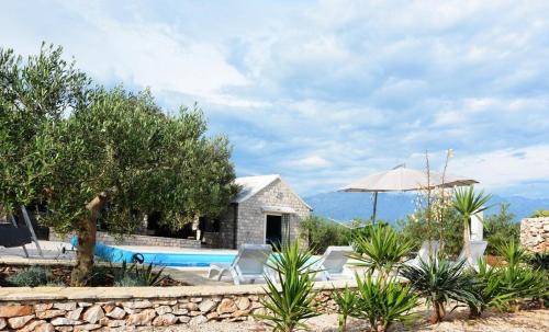 Povlja House | Holiday house in Pucišca with terrace, WiFi, washing machine (887-1)