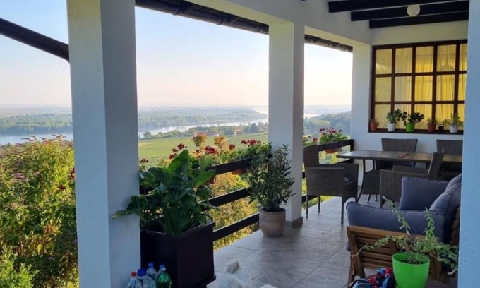 Smederevo House | Holiday House in Smederevo With City, Garden, and River Views