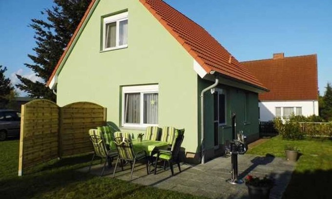 Monkebude Apartment | Holiday house Irmchen with WiFi and 2 bedrooms