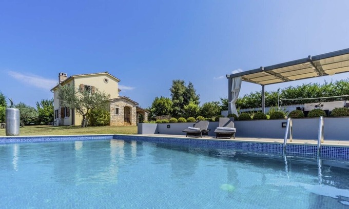 Muntic Villa | Holiday house Istria Moderna * 3000 m2 garden, private pool, BBQ, WiFi