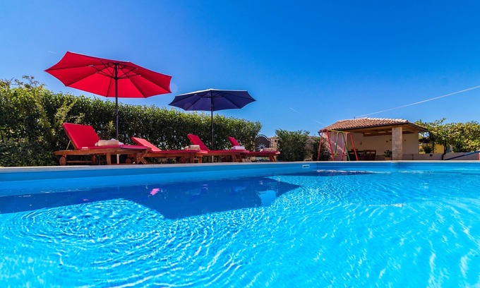 Cabrunici House | Holiday House "Leona"