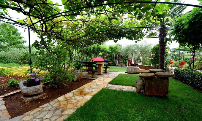 Gabonjin Villa | Holiday house Lisa with a greenery