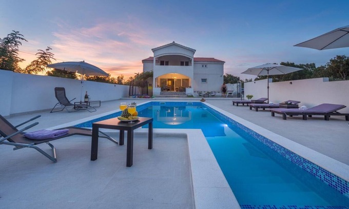 Lozovac House | Holiday house Lozovac for 1 - 8 persons with 4 bedrooms - Holiday house