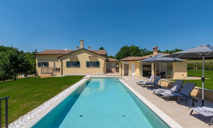Heki House | Holiday House Mateo with Private Pool