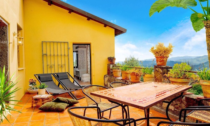 Podenzana House | Holiday house Montedivalli for 1 - 5 persons with 3 bedrooms - Holiday home