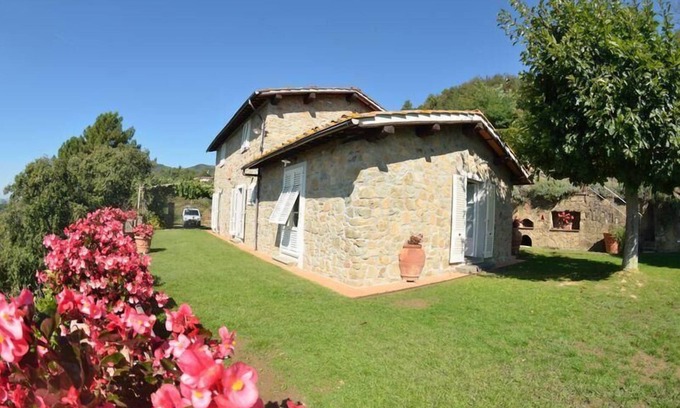 Petrognano House | Holiday house Petrognano for 1 - 12 persons with 6 bedrooms - Holiday home