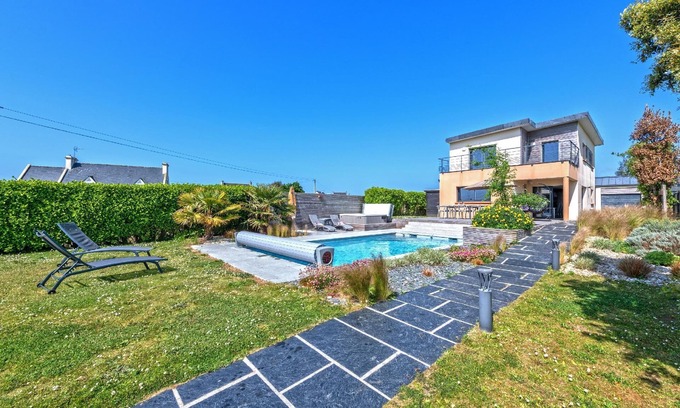 Plouguerneau House | Holiday house Plouguerneau for 1 - 14 persons with 5 bedrooms - Holiday house
