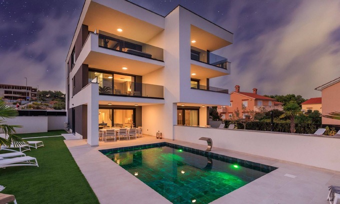 Risika House | Holiday house Risika for 1 - 8 persons with 4 bedrooms - Twin house
