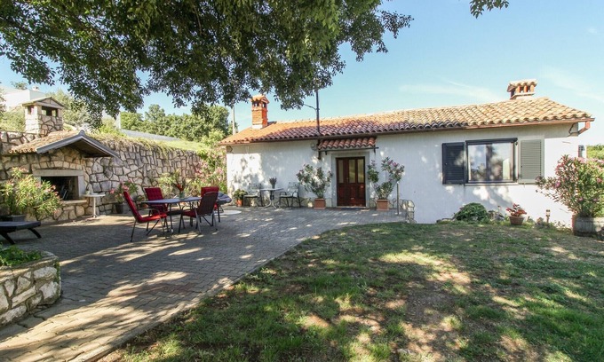 Labin House | Holiday house Roža * large garden, sun terrace, BBQ, free WiFi
