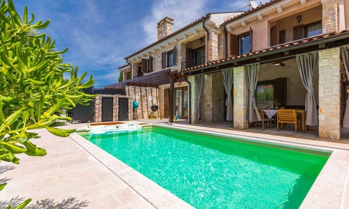 Porat Villa | Holiday house SEASCAPE II with heated pool near the sea